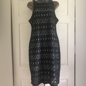 Dress sleeveless peek and